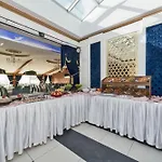 马那斯酒店 4*